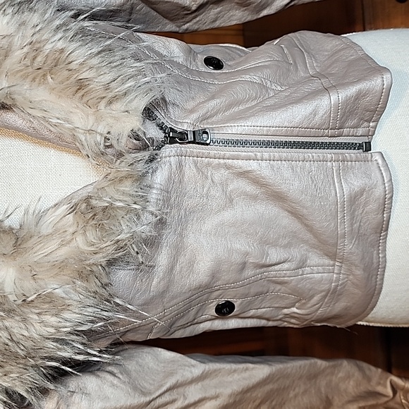 Jessica Simpson vegan leather metallic taupe faux fur collar jacket - Picture 2 of 6